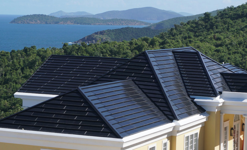 ألواح شمسية أعلى أسطح المنازل - الصورة من LUMA Solar