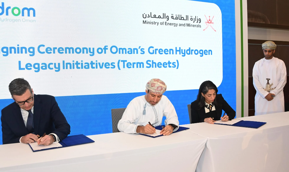 جانب من توقيع اتفاقيات إنتاج الهيدروجين الأخضر في سلطنة عمان - الصورة من وزارة الطاقة والمعادن (14 مارس 2023)